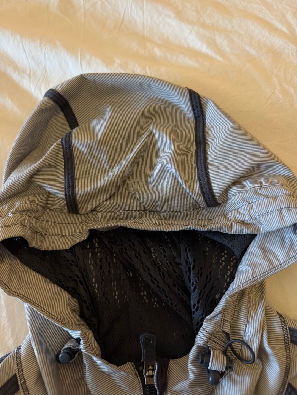 Lululemon Women's Gray white pinstripe Hooded Full Zip Jacket Activewear - Picture 3 of 8